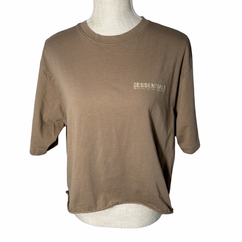 DR Essentials Tan Women’s Minimalist Trendy Cropped Tee